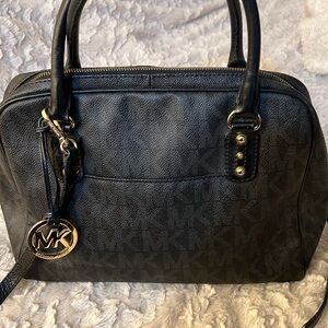 Michael Kors Original Signature Satchel/Crossbody🔥